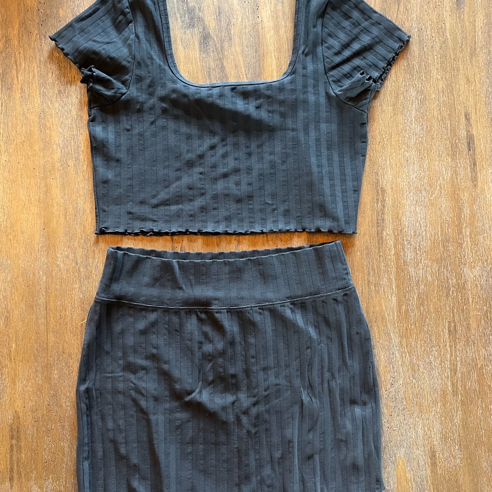 Aerie Offline scoop neck cropped tee and skirt. Top size XL, Skirt size L.